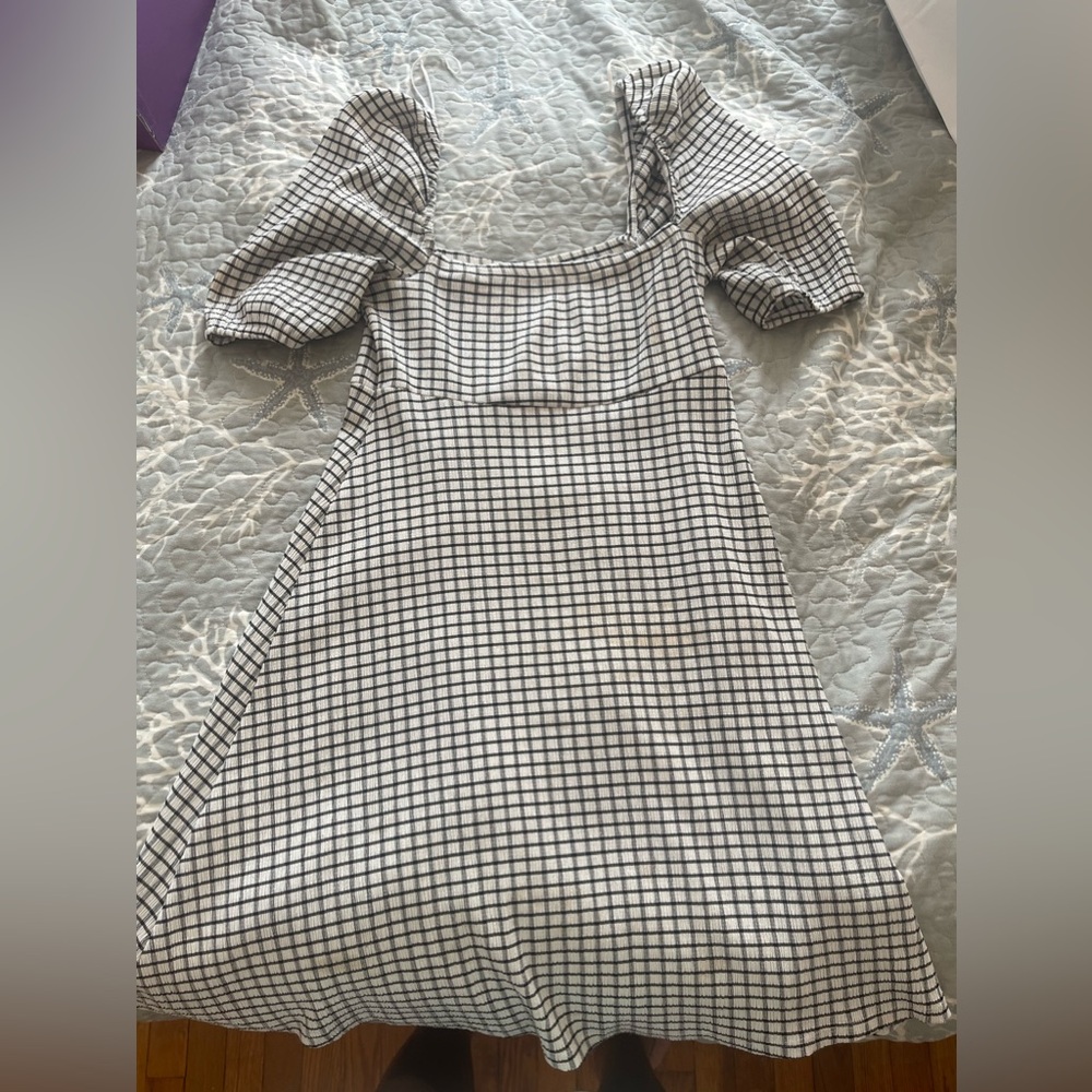 Medium sized mini dress by Zara